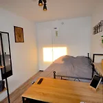 Hotel Cápsula Capstay & Netflix Famars