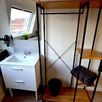 Capstay & Netflix Hotel Cápsula