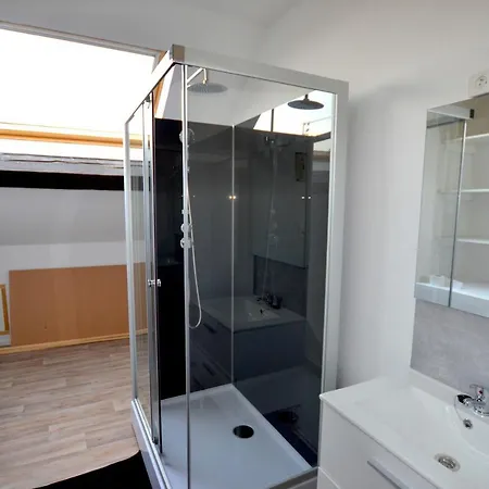 מלון קפסולה Capstay & Netflix