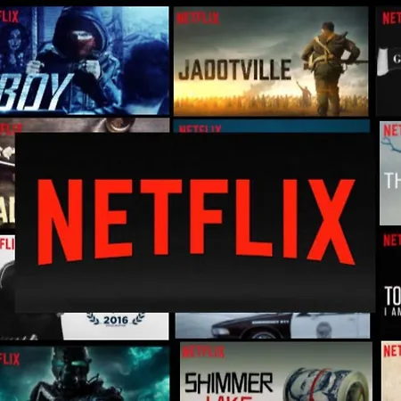 Capstay & Netflix מלון קפסולה Famars