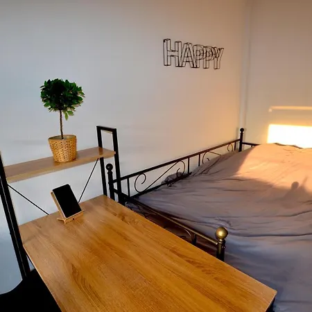 מלון קפסולה Capstay & Netflix Famars