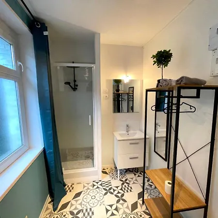 Capstay & Netflix מלון קפסולה *