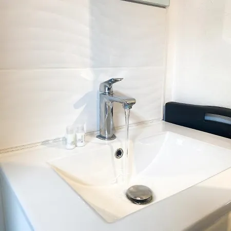 Capstay & Netflix מלון קפסולה